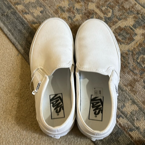 White vans - Picture 1 of 5